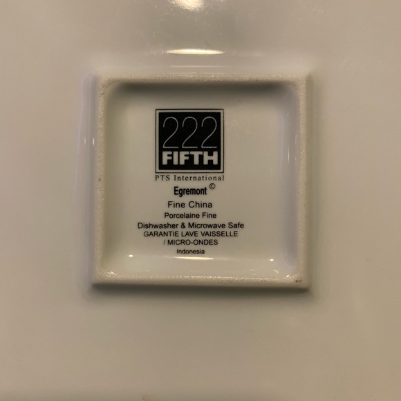 Lovely, Set of Two, Porcelain Decorative Plates with Bird-in-Tree Design. - Picture 3 of 7